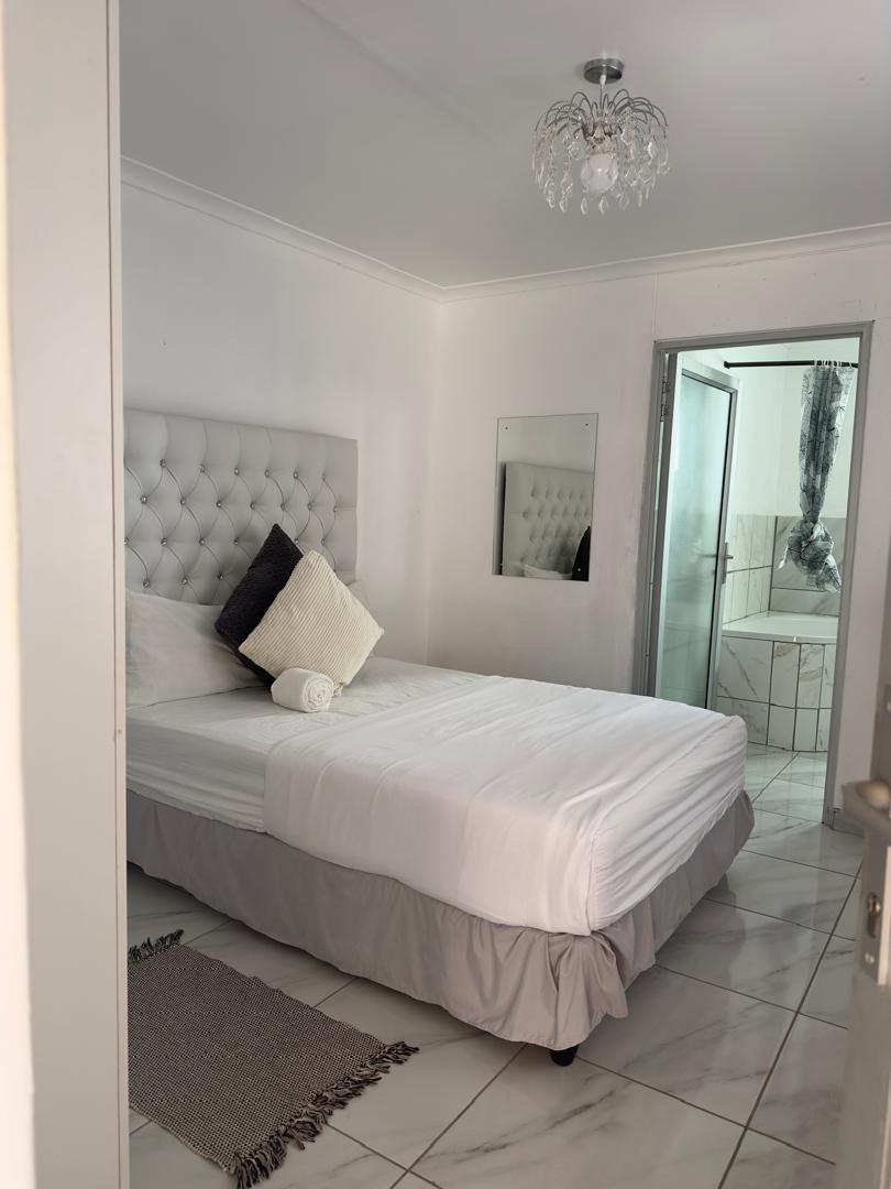 Standard Room at Tse Yaa Kuku with double bed, desk, TV and fridge